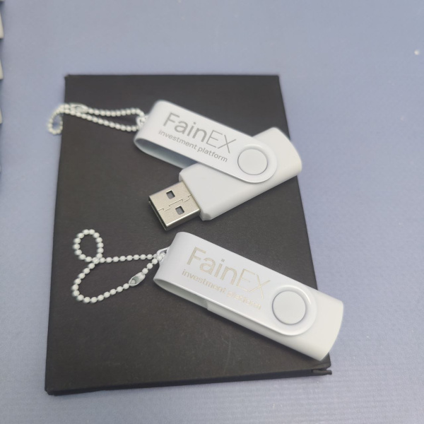 Флешка с цепочкой Deiner 2.0 USB 32Gb